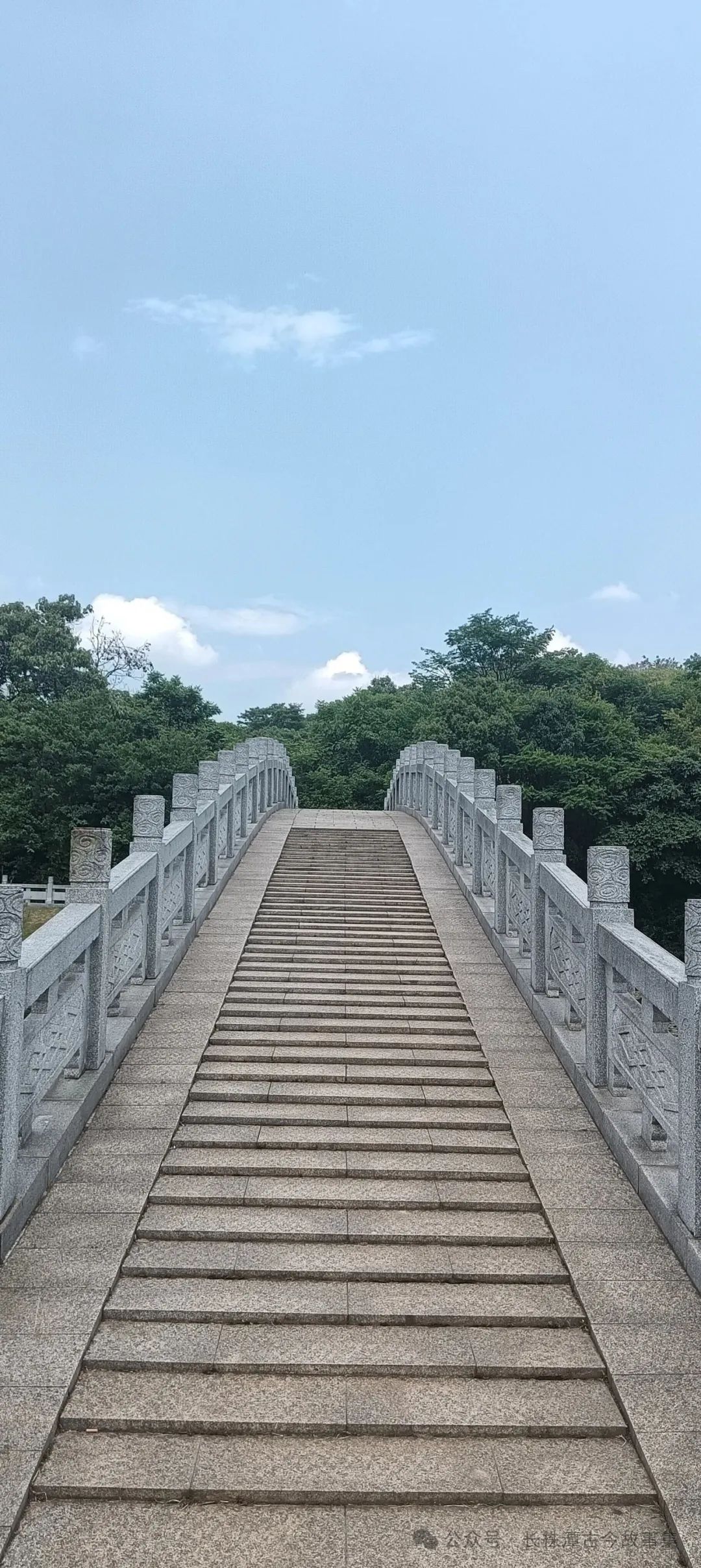 DƬ